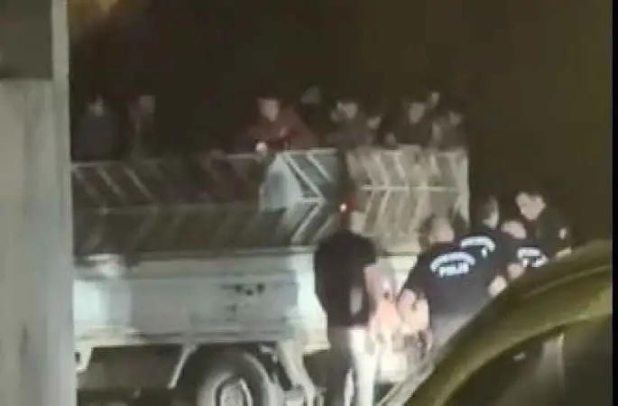 Artvin’de bir kamyonet dolusu Afgan uyruklu düzensiz göçmen yakalandı