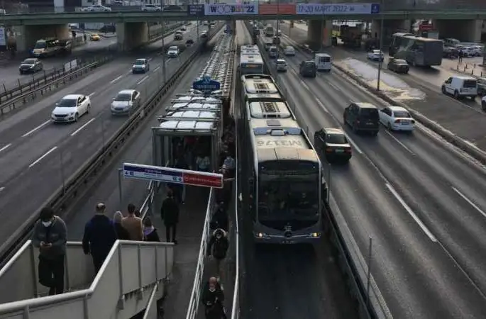 Metrobüste kredi kartı vurgunu; 3 katı fiyat alınıyor