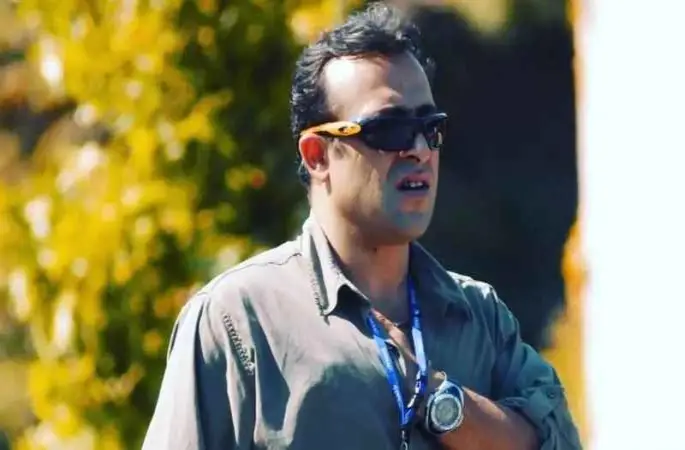 Gölde boğulma tehlikesi geçiren yönetmen hastanede hayatını kaybetti