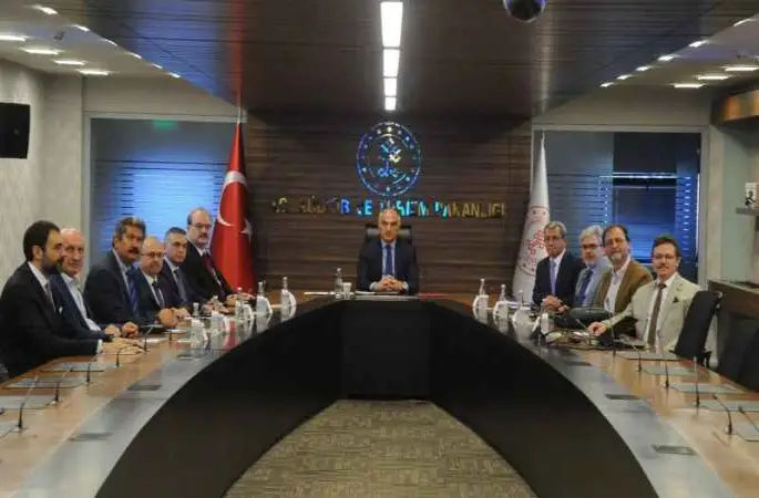 Bakan Ersoy, Yunus Emre Enstitüsü ile bir araya geldi