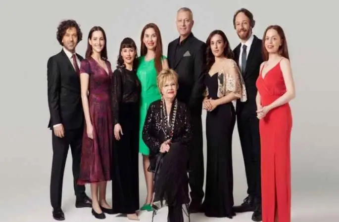 Tiyatrokare, Ayşe Kulin'in ünlü romanını sahneye taşıyor