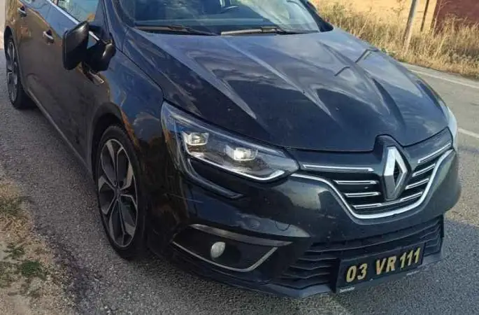 Belediye başkanının kullandığı otomobilin çarptığı motosiklet sürücü yaralandı