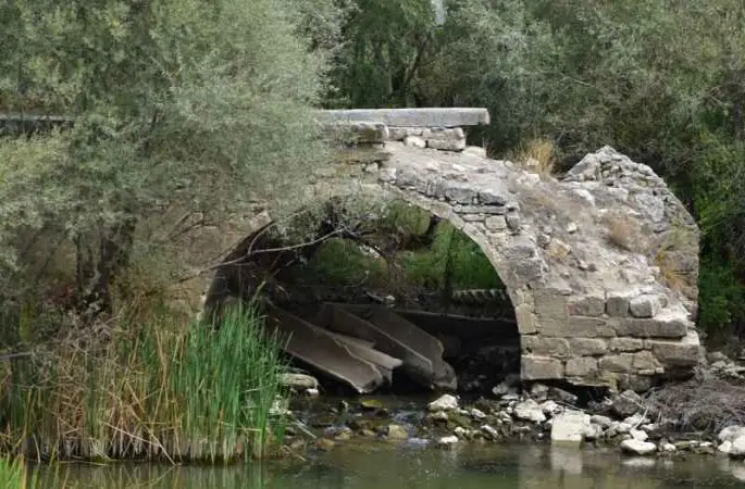 Kanuni'yi Rodos seferine götüren tarihi köprü yok oluyor