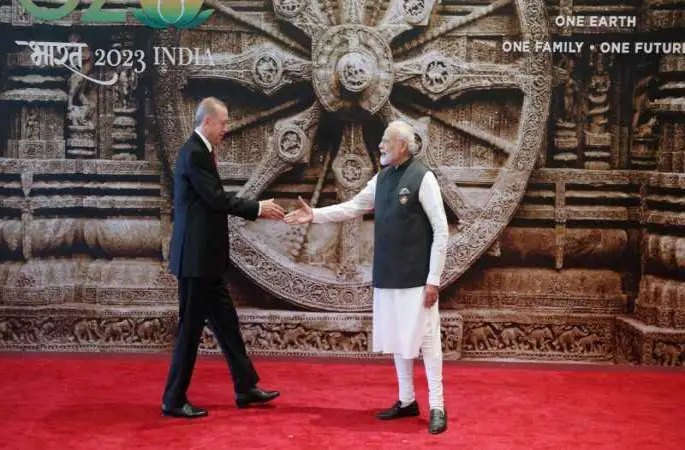 Cumhurbaşkanı Erdoğan, G20 zirvesinde Modi tarafından karşılandı