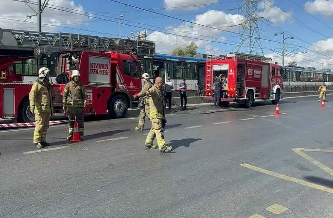 Sultangazi’de tramvaydan çıkan duman seferler aksattı