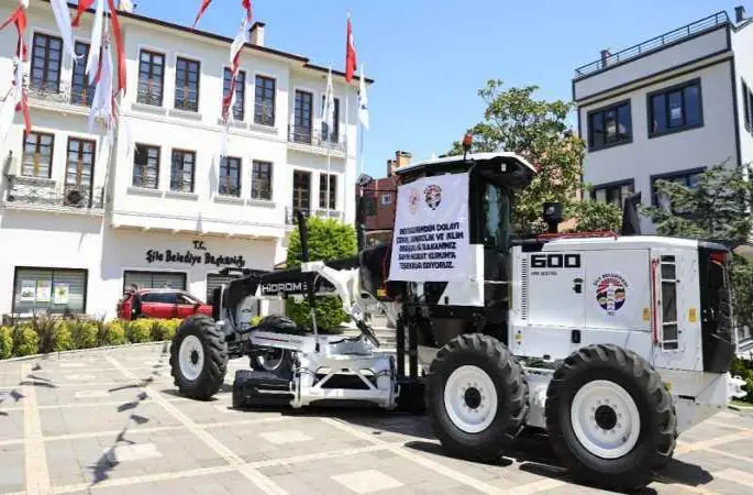Çevre Şehircilik ve İklim Değişiklik Bakanlığı’ndan Şile’ye Greyder Hizmet Aracı hibe edildi