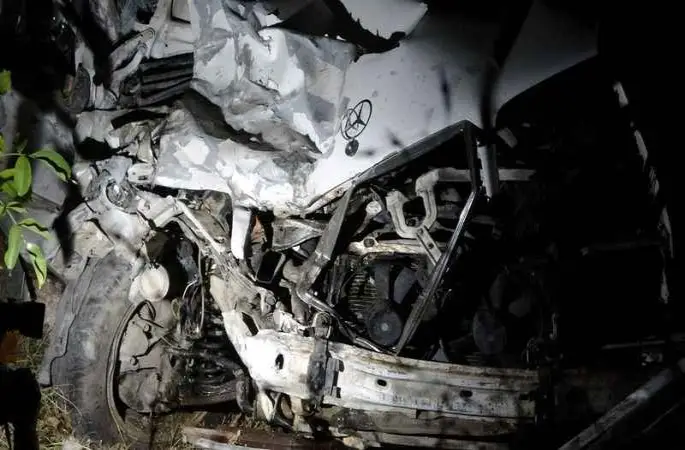 Uşak'ta işçi servisi ile otomobil çarpıştı: 13 yaralı