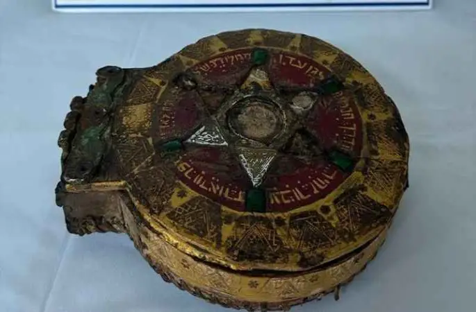 Altın yazma Tevrat'ı 2 milyon dolara satmak isterken jandarmaya yakalandılar