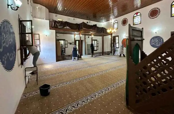 Nilüfer Hatun Cami ilgisizlikten kurtuldu