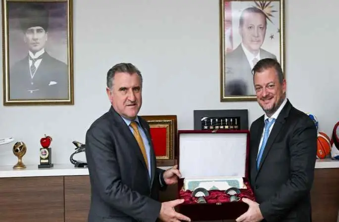 Bakan Bak, Uluslararası Paralimpik Komitesi Başkanı Parsons ile görüştü