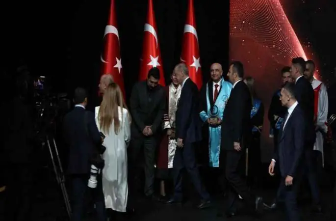 Ömer Halisdemir Üniversitesi’ne YÖK Üstün Başarı Ödülü