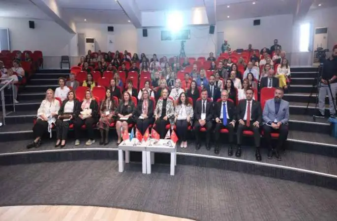 DEÜ’de Türk Dünyası İş Kadınları Zirvesi başladı