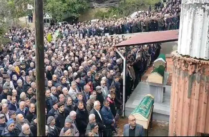 Cenaze dönüşü kazada ölen 3 kişi toprağa verildi