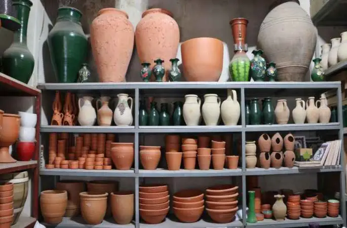 Diyarbakır'da dağ çamurundan çömlekler yapıyor