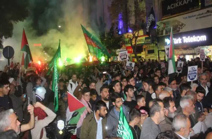 Elazığ'da binlerce kişi Filistin için bir araya geldi