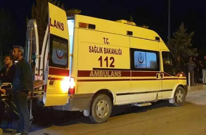 Mersin’de motosiklet ile otomobil çarpıştı: 1 ölü, 4 yaralı