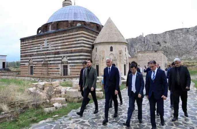 Bakan Ersoy eski Van şehrini inceledi