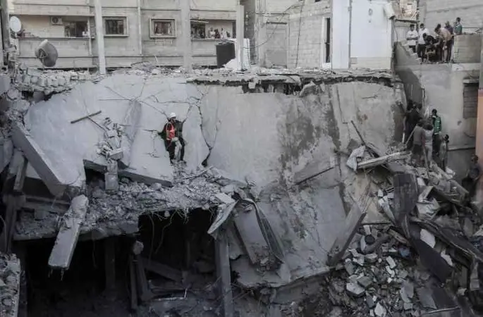 İsrail Gazze’de 3 binayı vurdu