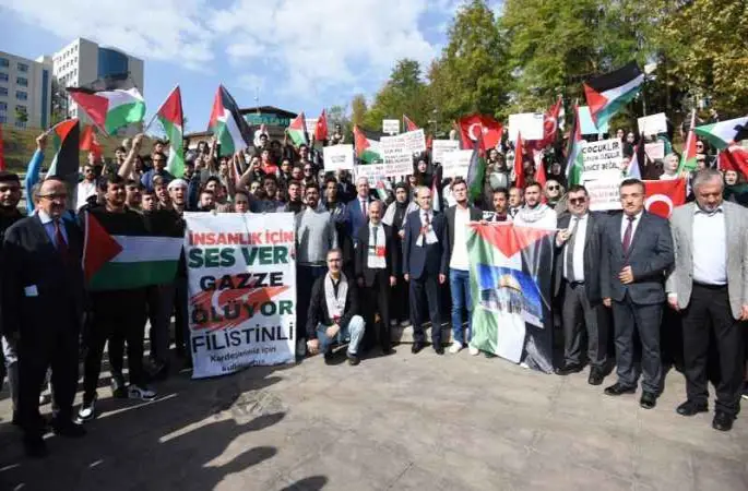Düzce'de öğrenciler İsrail saldırılarını protesto etti