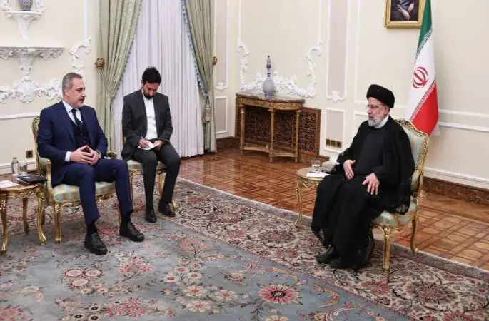 Hakan Fidan, İran Cumhurbaşkanı Reisi ile görüştü