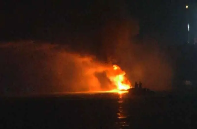 Tekne yangınında 4 kişi yaralandı