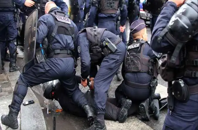 Fransız polisinden Filistin destekçilerine sert müdahale