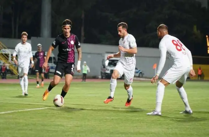 Isparta 32 Spor, Karaman Belediyespor'u 2-0'la geçti