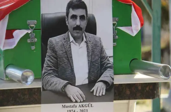 Trafik kazasında hayatını kaybeden İş-Kur Müdürü Mustafa Akgül toprağa verildi