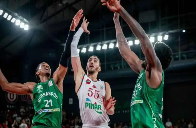 Pınar Karşıyakalı Kenan Sipahi, haftanın 5'ine seçildi