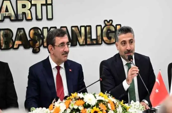 Cumhurbaşkanı Yardımcısı Yılmaz, Malatya'da AK Parti Teşkilatını ziyaret etti