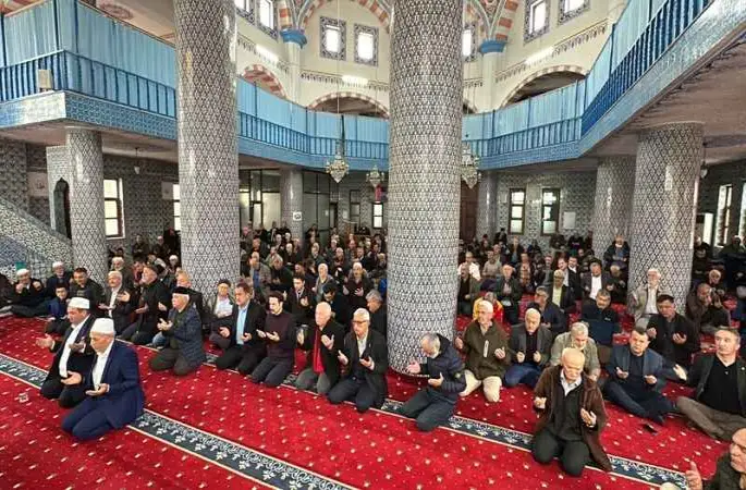 Depremde hayatını kaybedenler anıldı