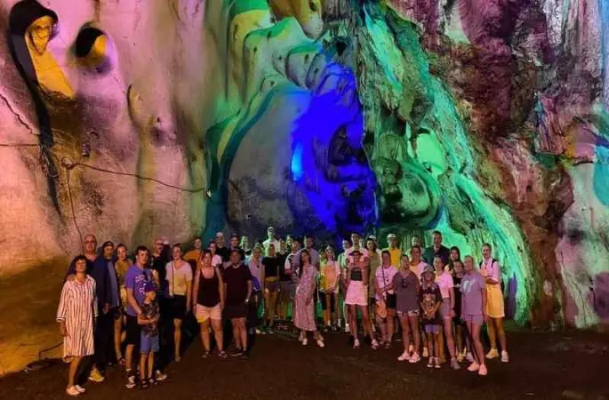 5 milyon yıllık Yalan Dünya Mağarası ziyaretçi akınına uğruyor