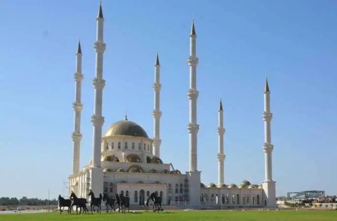 KKTC’nin en büyük camisi Regaip Kandili’nde ibadete açılacak