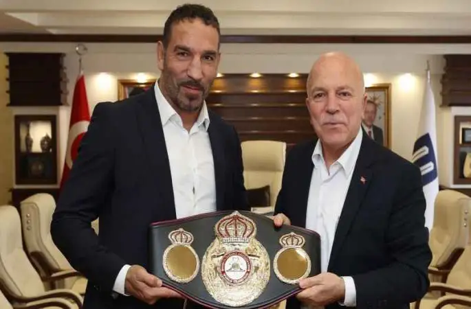 Başkan Sekmen şampiyon boksör Fırat Arslan’ı ağırladı