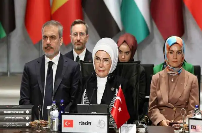 Emine Erdoğan: “Filistin ve İsrail için iki devletli bir çözüm diliyoruz”