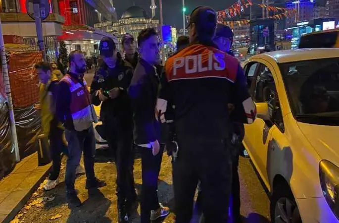 Taksim'de helikopter destekli huzur uygulaması: Denetimde pompalı tüfek ele geçirildi