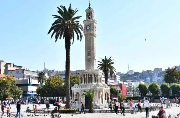İzmir "2024’te Seyahat Edilmesi Gereken 10 Şehir" listesine girdi