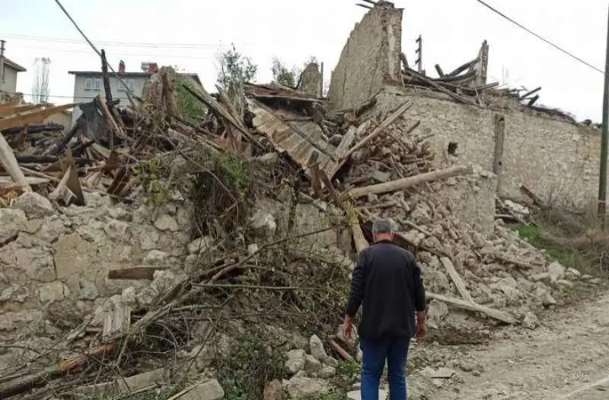 Emet’te çıkan yangında Havva Nerkiz hayatını kaybetti
