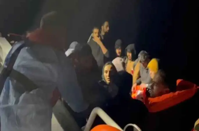 Ayvacık açıklarında Yunan unsurlarınca ölüme terk edilen 47 kaçak göçmen kurtarıldı