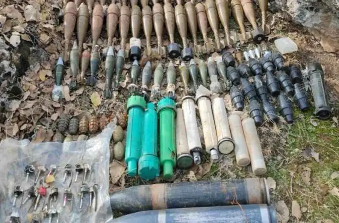 Teröristlere ait çok sayıda mühimmat ele geçirildi