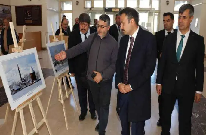 Ahlat’ta ‘Her Yönüyle Ahlat’ fotoğraf sergisi açıldı