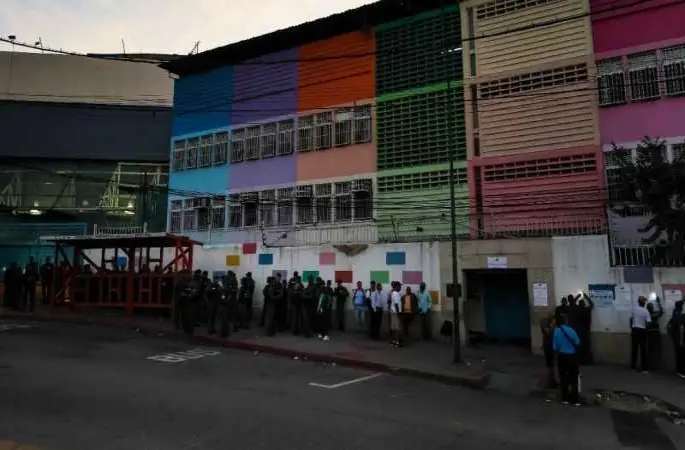 Brezilya, Venezuela sınırına asker konuşlandırdı