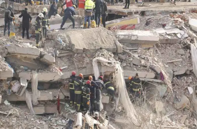 77 kişiye mezar olan binanın inşasında elverişsiz malzeme kullanılmış