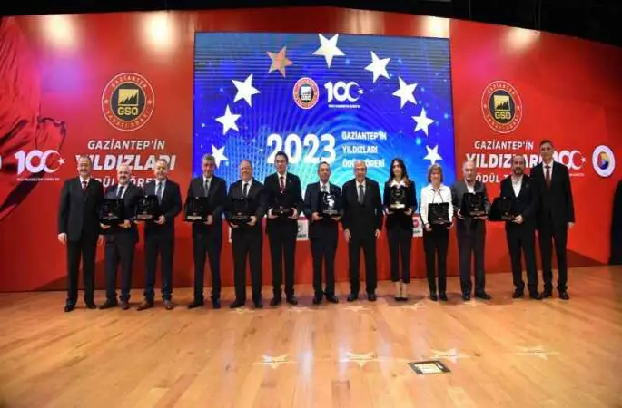 Sanko Holding asırlık firma ödülü aldı