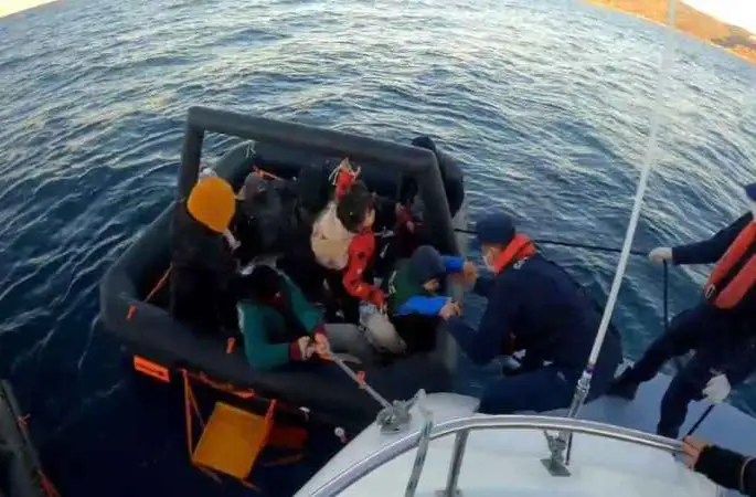 Yunan Sahil Güvenlik ekipleri kaçak göçmenleri ölüme terk etti