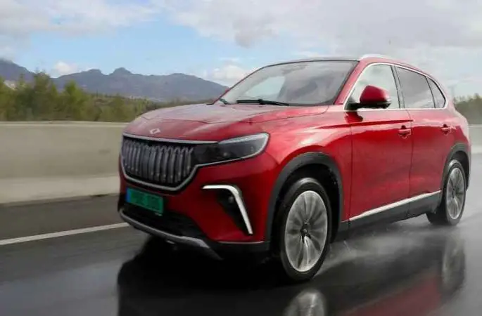 Bakan Kacır Togg ile KKTC sokaklarında