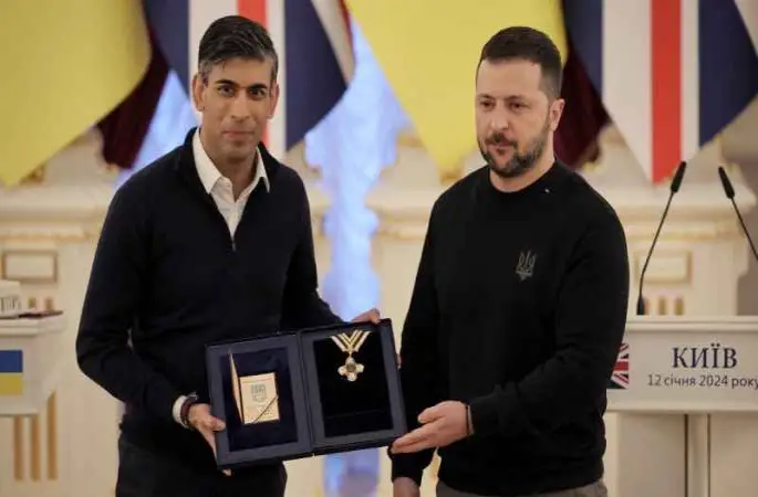 Kiev'de sürpriz ziyaret yapan Sunak'tan Ukrayna'ya 2.5 milyar sterlinlik destek