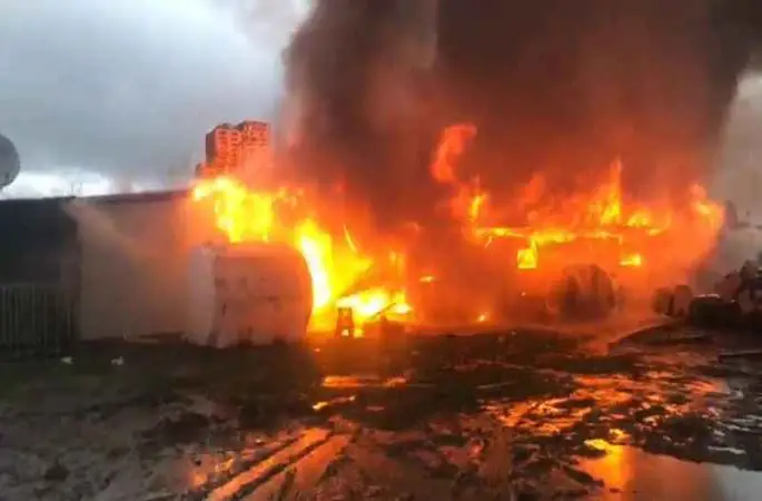 Kartepe'de depo alev alev yandı