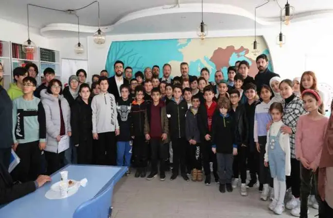 Eyüp Eroğlu: Türkiye Gençlik Vakfı gençliğin gelişimine katkı sağlıyor