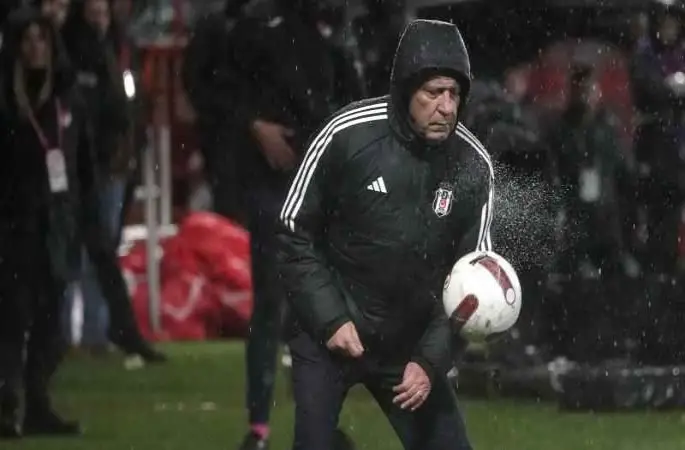 Fernando Santos ilk mağlubiyetini 3-0'la aldı